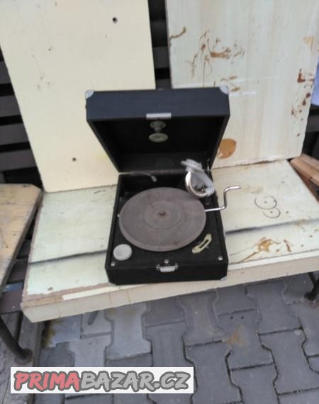 gramofon-kufrikovy-na-kliku-supraphon