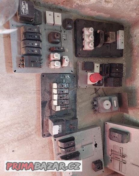 stare-elektro-jistice-pojistky-vypinace-a-dalsi