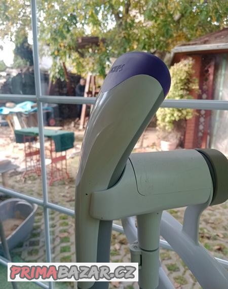 stojanovy-naparovac-na-obleceni-phillips