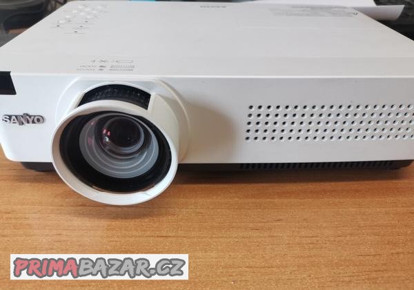 projektor-sanyo-plc-xu305