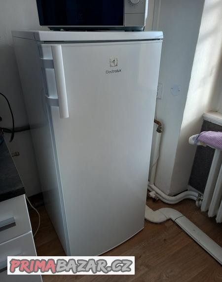 lednice-s-mrazakem-electrolux