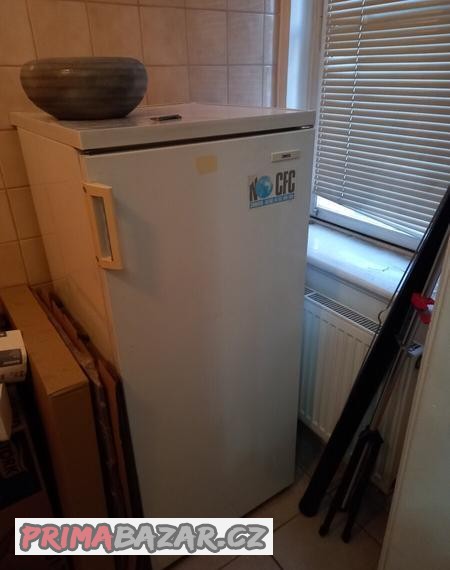 lednice-s-mrazakem-zanussi