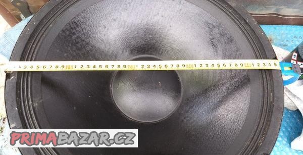 velky-basovy-reproduktor