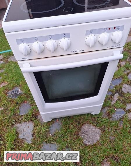 elektricky-sporak-electrolux-na-220-v