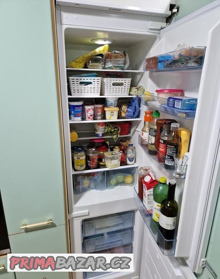 vestavna-lednice-amica-zamluveno