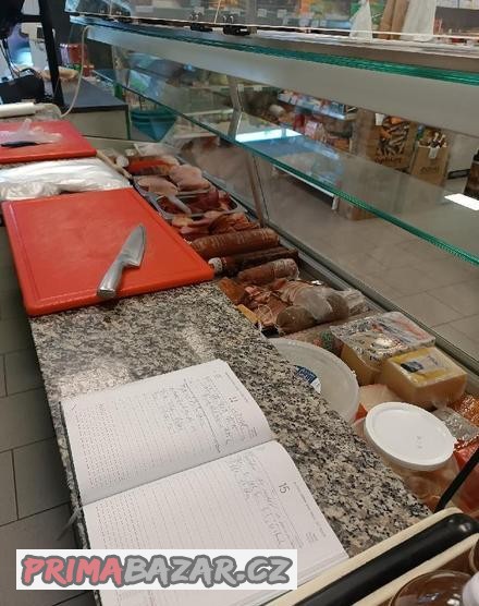 chladici-vitrina-prodejna-potravin