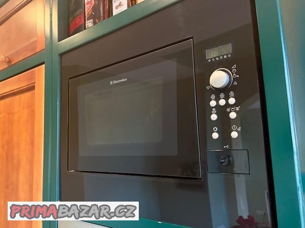 vestavna-mikrovlnka-s-grillem-electrolux
