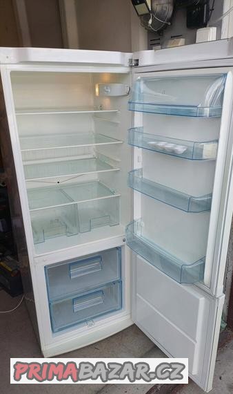 kombinovana-lednice-s-mrazakem-elektrolux-155cm-a