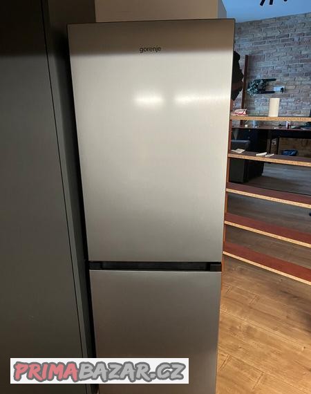 lednice-s-mrazakem-a-pracka