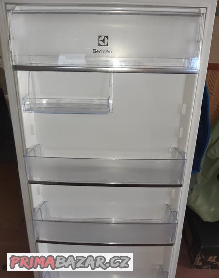 vnitrni-vybaveni-lednice-electrolux