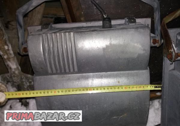 velka-halova-stadionova-svitidla-2ks