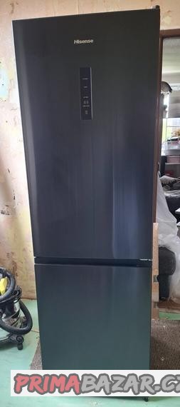 lednice-s-mrazakem-hisense