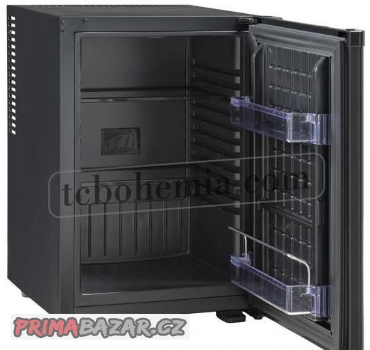 mb-34b-minibar-s-plnymi-dvermi