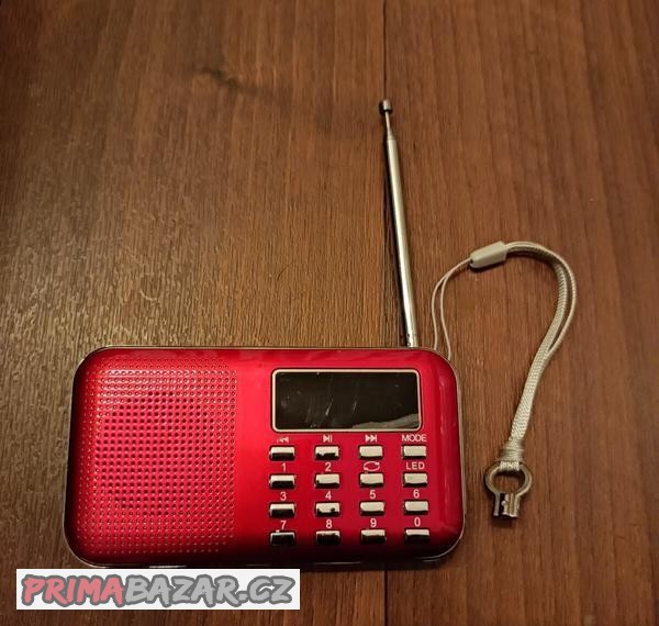 kapesni-radio-se-svitilnou