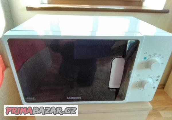 jako-nova-bila-mikrovlnna-trouba-samsung