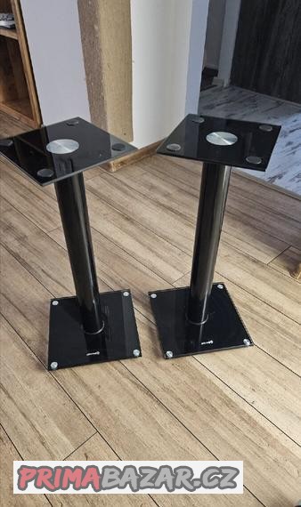 stojany-na-repro-kov-sklo-vedeni-na-kabel