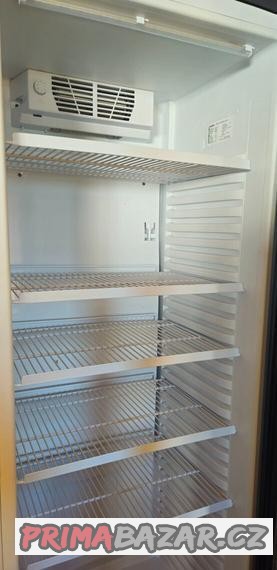 chladici-skrin-lednicka-na-napoje