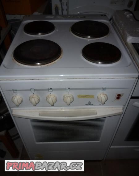 elektricky-sporak-mora-na-230v-za-2000kc