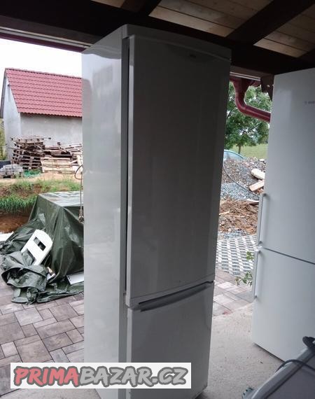 lednice-s-mrazakem-zanussi