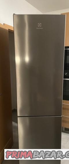 lednice-s-marazakem-elektroluxelectrolux-600-twintech-lnt5me