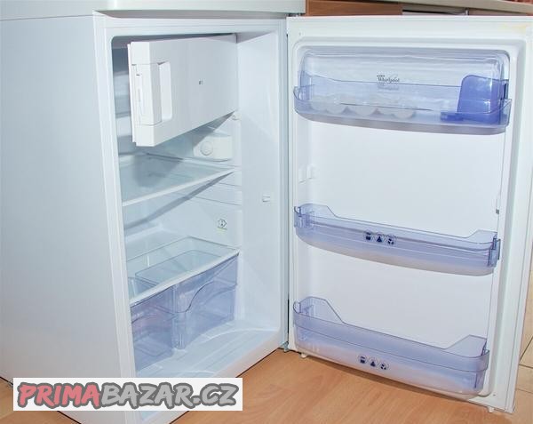 prodano-mala-lednicka-s-mrazici-m-prostorem-whirlpool-re127w
