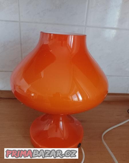 oranzova-retro-lampa