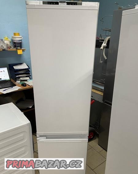 nepouzita-vestavena-lednice-beko-bcna306e4sn