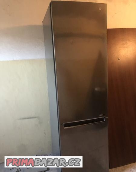 lednice-s-mrazakem-lg