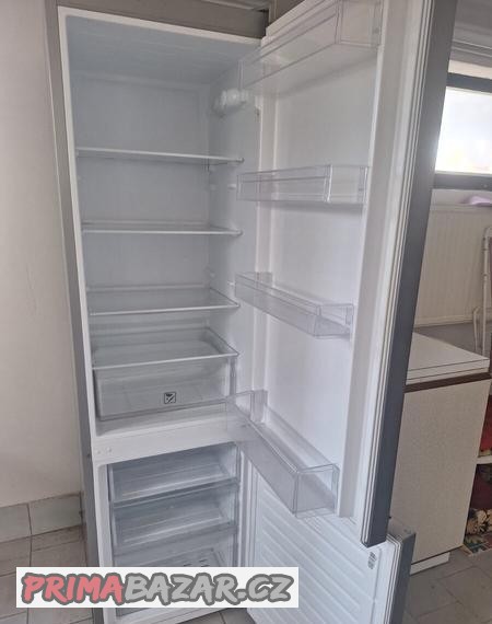 nerezova-lednicka-s-mrazakem-philco