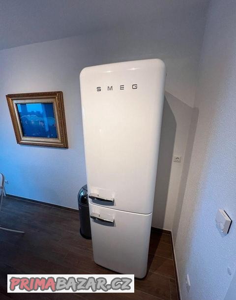 smeg-fab32-nejnovejsi-model-top-stav-bila