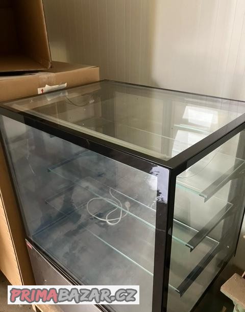 chlazena-a-nechlazena-vitrina