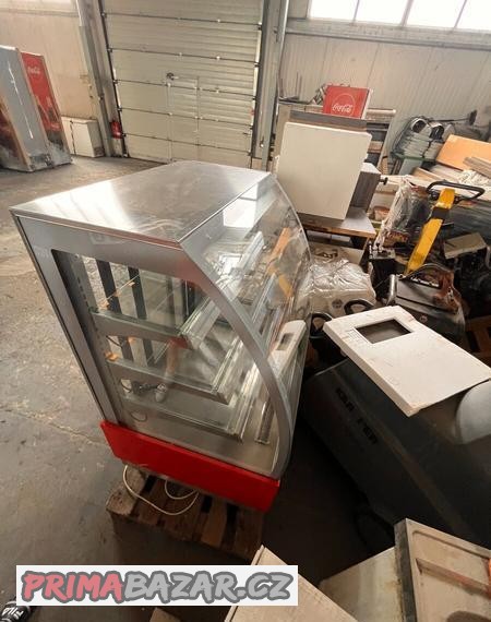 prodam-prosklenu-lednicku-chladici-pult