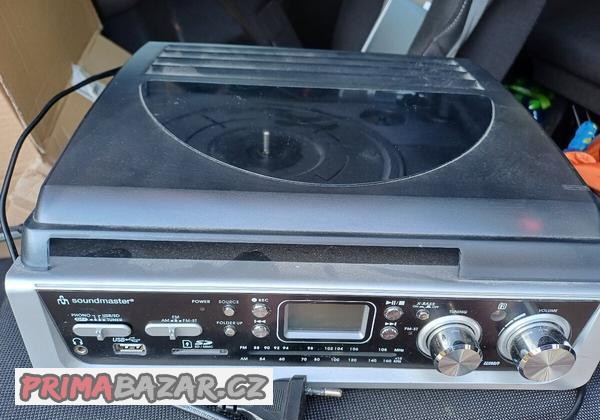 gramofon-s-repraky-soundmaster