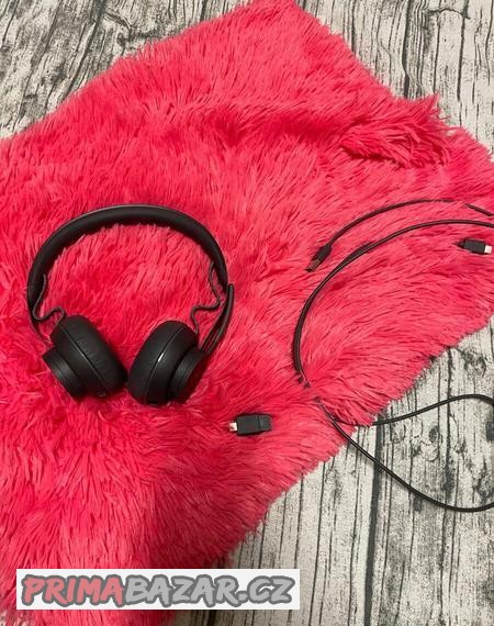 herni-bezdratova-sluchatka-logitech