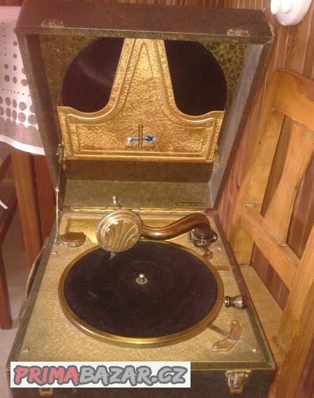 kufrikovy-gramofon-na-kliku