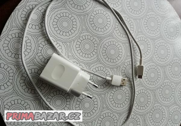 naslouchatko-sluchatka-usb-kabely