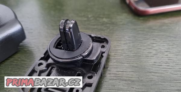drzak-brodit-na-samsung-s7-telefon-se-skrytym-nabijenim