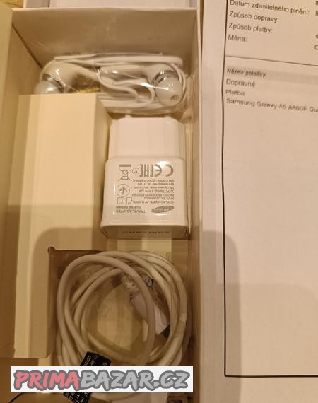 samsung-galaxy-a6-zlaty-se-zarukou