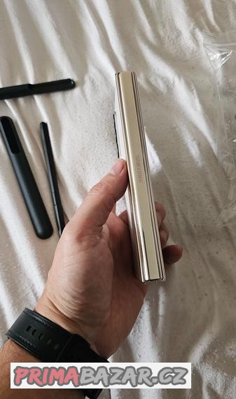 samsung-galaxy-z-fold-4-12-256gb-top-stav-prislusenstvi