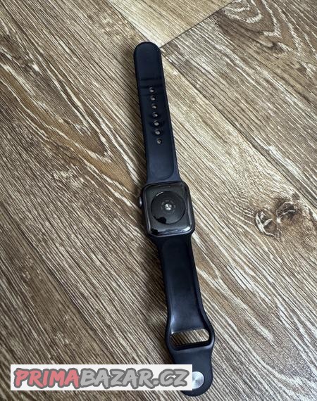 prodam-apple-watch-se-2020-40mm