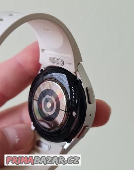 vyprodej-samsung-galaxy-watch-6-40mm-a-watch-5-44mm