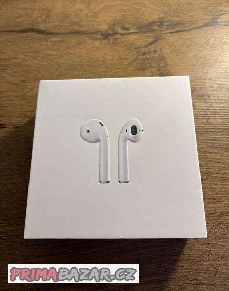 sluchatka-apple-airpods-2019-mv7n2zm-a-bila