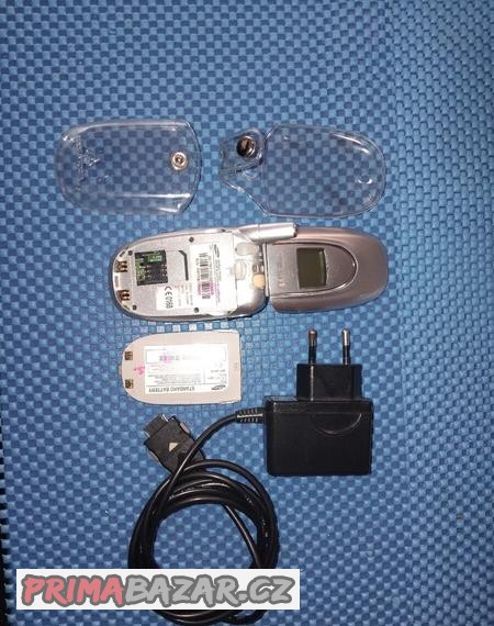plne-funkcni-mobil-samsung-e100-sklapecka-s-originalni
