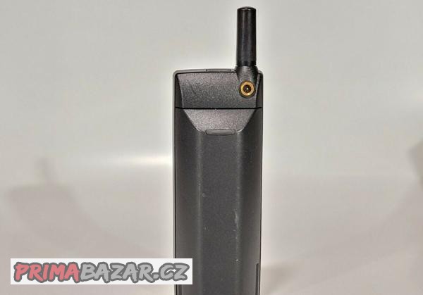 mobilni-telefony-pro-sberatele-rarity-ericsson-flip-2