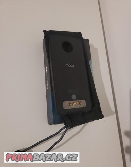 moto-mod-projektor-na-moto-z-2-3-4-play