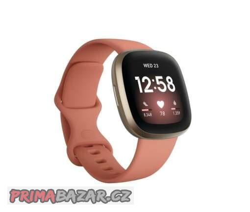 fitbit-versa-3-ruzove-nosene-1-mesic