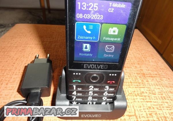 chytry-mobilni-telefon-pro-seniory