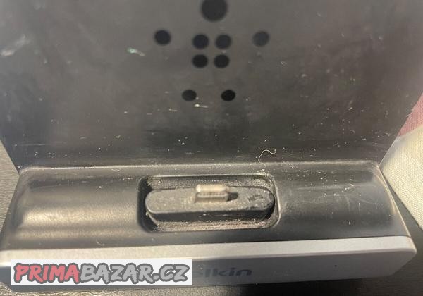 belkin-nabijeci-stojane-s-lightning