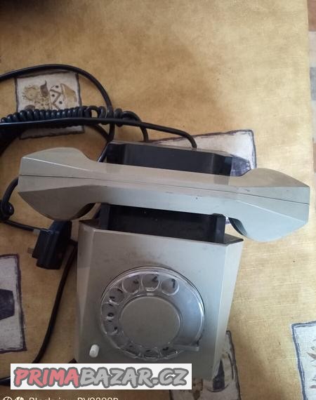 retro-stary-telefon