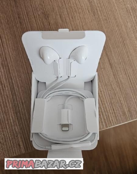 apple-sluchatka-earpods-s-lightning